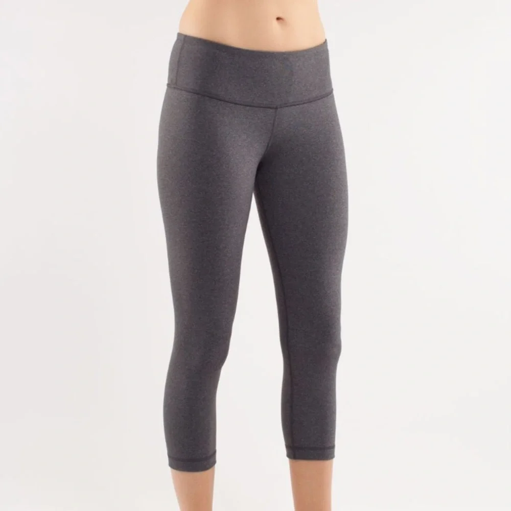 LIKE NEW Lululemon Women’s Wunder Under Crop Leggings_6